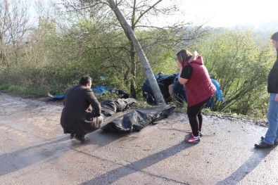 Elektrik Direğine Saplanan Otomobildeki Ölü Sayısı 3'E Yükseldi