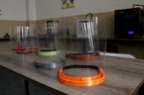 Lise Öğretmenleri 3D Yazıcı İle 7 Gün 24 Saat Siperlik Üretiyor Haberi