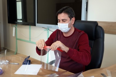 Öğretmenlerden Sağlık Çalışanlarına Yüz Siperliği