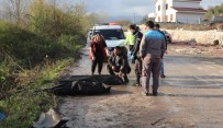 Takla Atan Otomobil Elektrik Direğini Yerinden Söktü Açıklaması 2 Ölü 2 Yaralı