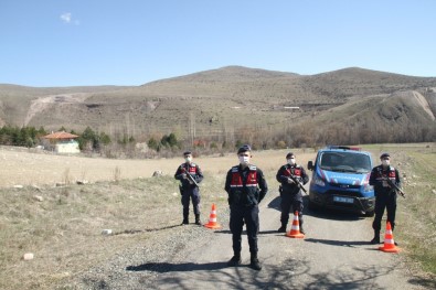 Çankırı'da Karantinaya Alınan Yeşilöz Köyüne Giriş Ve Çıkış Yok