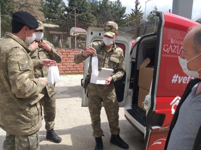 Mehmetçiğe Maske Desteği