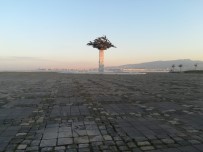 İzmir'de Cadde Ve Meydanlar Boş Kaldı