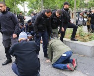 Paris'te 1 Mayıs'ı Kutlayan Bir Kürt Gruba Polis Müdahalesi