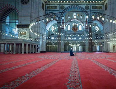 Süleymaniye Camisi'nde salgın mahzunluğu