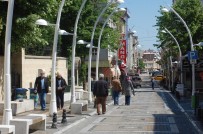 65 Yaş Üstünün Sokağa Çıkma Sevinci