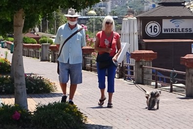 Alanya'da Yaşlıların Sokak Keyfi