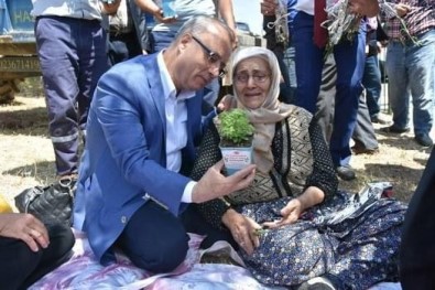 Başkan Kayda'dan Annelere Çiçekli Kutlama