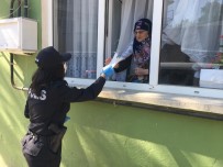 Kepsut'ta Polisler Annelerin Gününü Evlerinde Kutladı Haberi