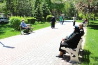 Konya'da 65 Yaş Üzeri Vatandaşlar Soluğu Parklarda Aldı