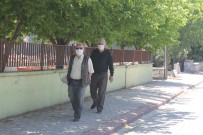 Manyas'ta Yaşlılar Sokağın Tadını Çıkardılar