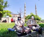 Selimiye Camii Meydanında Dua Ettiler, Özgürlüğün Tadını Çıkardılar