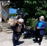 Sokağa Çıkma İznini Oynayarak Kutladılar