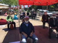 Tuzla'da Yaşlı Vatandaşlara Sosyal Mesafeli 'Vefa Festivali'