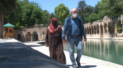 Yaşlılar Balıklıgöl'e Akın Etti