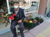 Yaşlılara Sokağa Çıkma İzni Verilince Soluğu Çiçekçide Aldılar