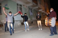 Elazığ'da Sosyal Mesafeli 'Sahur Halayı' Renkli Görüntüler Oluşturdu