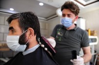 (Özel) 50 Gün Sonra Müşterilerine Kavuşan Berberler Mutlu