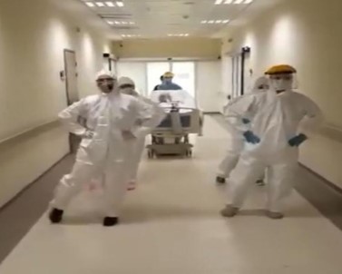 Penguen Dansı İle Yoğun Bakımdan Çıktılar