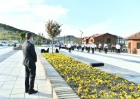 Roman Sanatçılar Anneler İçin Çalıp Söyledi