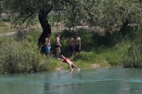 40 Gündür Evde Olan Çocuklar Soluğu Manavgat Irmağı'nda Aldı