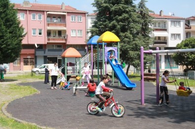 Günler Sonra Dışarı Çıkan Çocuklar Kocaeli'de Parkları Doldurdu