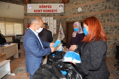 Körfez'de Gönüllü Eller 50 Bin Maske Üretti