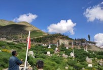Şehit Mezarlarındaki Türk Bayrakları Yenilendi Haberi