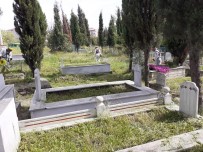 Dilovası'nda Mezarlıklara Bayram Temizliği