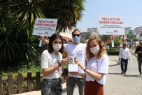 Mersin'de Sokağa Çıkan Çocuklara Hediye Sürprizi