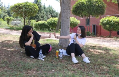 Adana'da Polis, Parklara Akın Eden Gençleri Motosikletle Gezdirdi