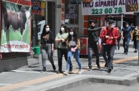 Kars'ta Gençler Sokağa Çıktı