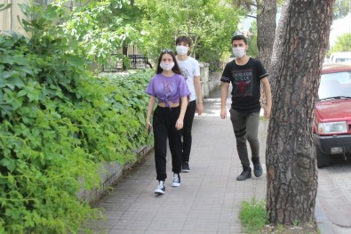 Muğla'da 15-20 Yaş Arası Gençler Sokağa Çıktı