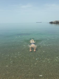 Sıcak Havanın Keyfini Denize Girerek Çıkardılar