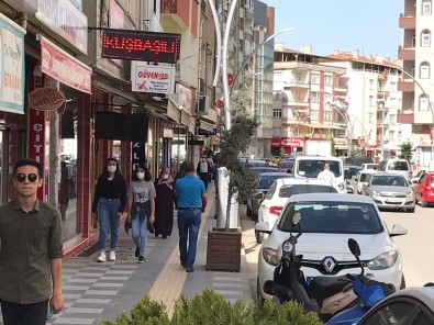 Sungurlu'da Gençler 42 Gün Sonra Sokaklara Akın Etti