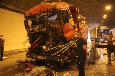 TEM'deki Zincirleme Kaza Anı Kamerada