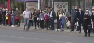 Başkent'te Kısıtlamanın İlk Gününde Otobüs Duraklarında Yoğunluk Yaşandı