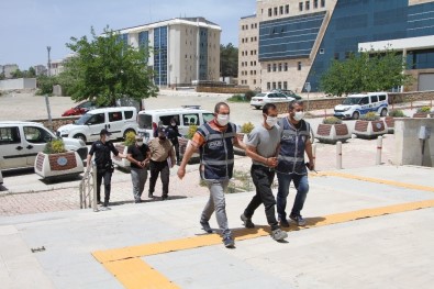 Depremzedelerin Binalarından Hırsızlık Yapan Şüpheliler Yakalandı