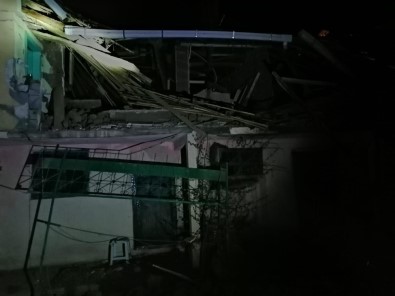 Gece Yarısı Patlayan Tüp Evlerini Başlarına Yıktı