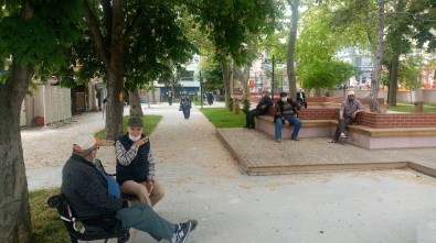 65 Yaş Üstü Vatandaşlar Açıklaması 'Yata Yata Bacaklarımız Tutuldu'