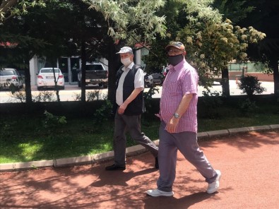 65 Yaş Ve Üzeri Vatandaşlar İkinci Kez Sokağa Çıktı