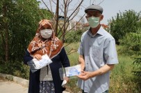 Aydın'da Sokağa Çıkan Yaşlılara Maske Dağıtıldı