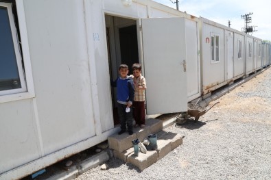 Başkale'de Tamamlanan Bin 389 Konteyner Depremzedelere Teslim Edildi