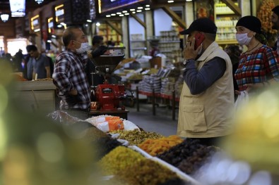 Elazığ'ın 92 Yıllık Kapalı Çarşı'sında En Sakin Bayram Alışverişi