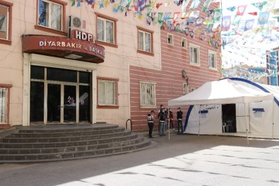 HDP Önündeki Ailelerin Evlat Nöbeti 258'İnci Günde