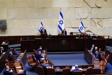İsrail'de Netanyahu-Gantz Hükümeti Yemin Etti