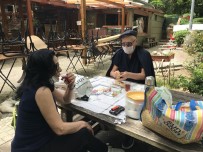 (Özel) Maçka Sanat Parkı'na Akın Eden Yaşlı Çift Kahvaltı Yaptı