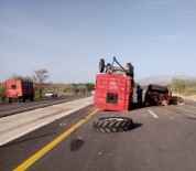 Traktörle Kamyon Çarpıştı Açıklaması 3 Yaralı