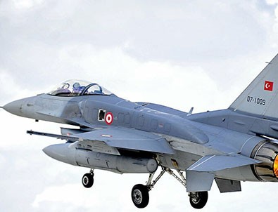 Türk F-16'sı gören Yunan pilot neye uğradığını şaşırdı!