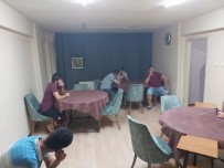 Bursa'da Kumar Oynarken Basıldılar...Perdenin Arkasına Saklandı
